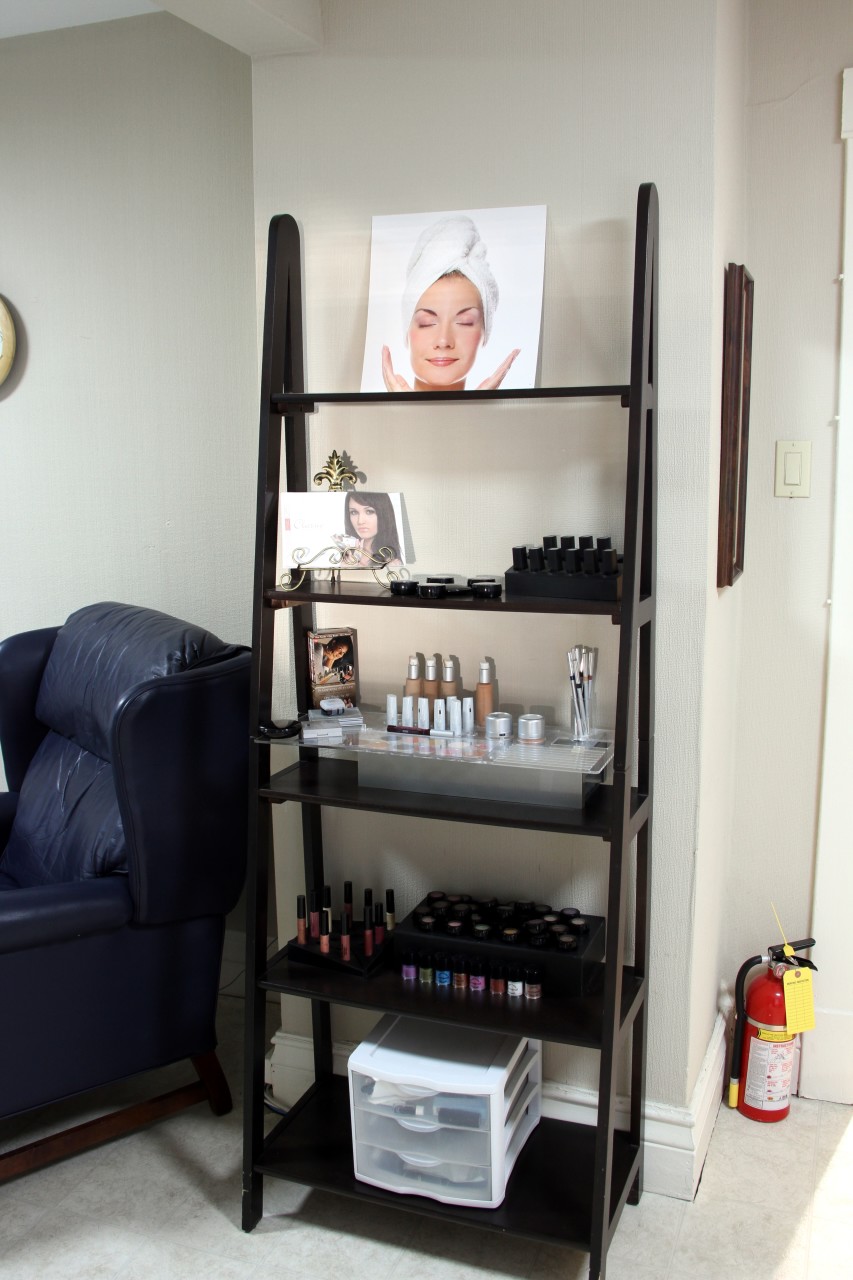 For The Look | 4032 Hamilton Rd, Dorchester, ON N0L 1G2, Canada | Phone: (519) 268-3005