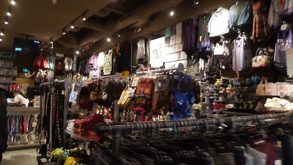 Hot Topic | 1485 Portage Ave RM 240, Winnipeg, MB R3G 0W4, Canada | Phone: (204) 615-0216