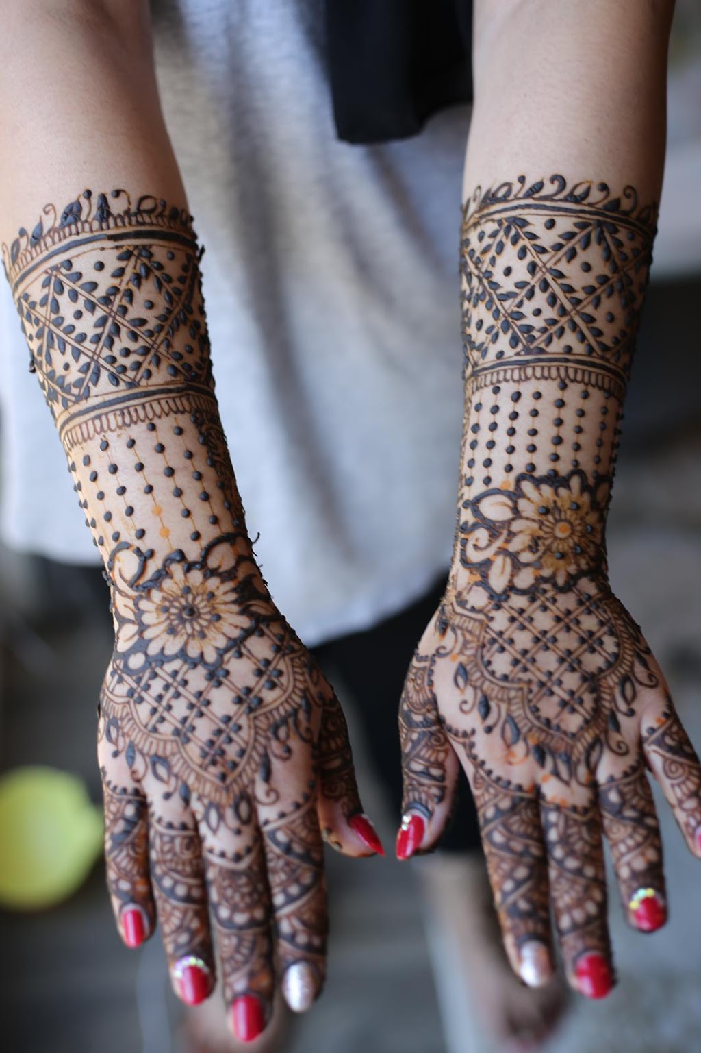 Henna Dreams | Chevron Prince Path, Oshawa, ON L1L 0H4, Canada | Phone: (647) 997-1604