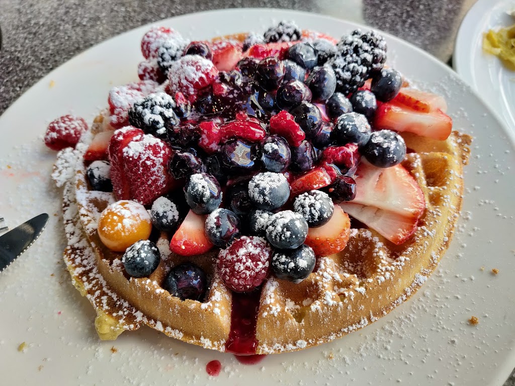 Angelinas Restaurant | 810 Quayside Dr Unit 122, New Westminster, BC V3M 6B9, Canada | Phone: (604) 520-6468