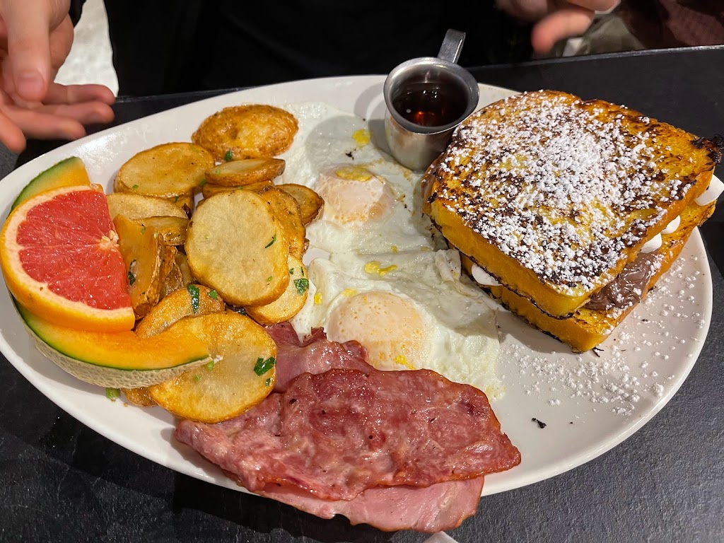 Eggspectation Carlton | 45 Carlton St, Toronto, ON M5B 2H9, Canada | Phone: (416) 519-1880