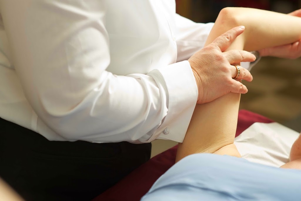 Brentwood Physiotherapy Clinic | 789 Northmount Dr NW, Calgary, AB T2L 0A1, Canada | Phone: (403) 282-8050