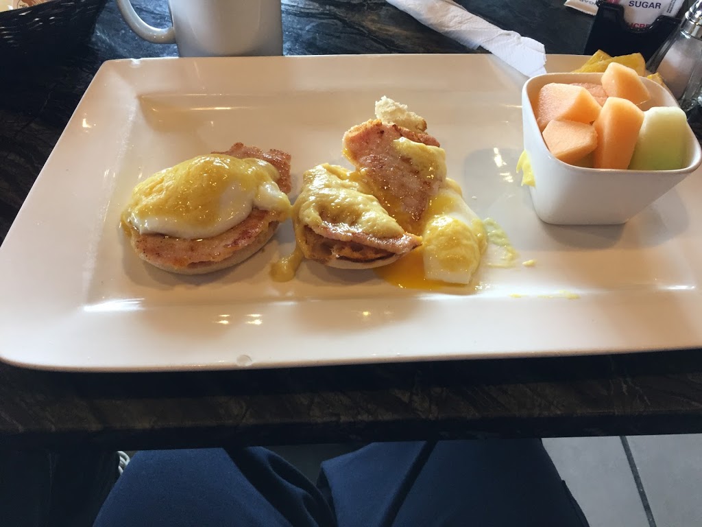 Honey Bee Restaurant | 1976 Queen St E, Toronto, ON M4L 1H9, Canada | Phone: (416) 698-5567