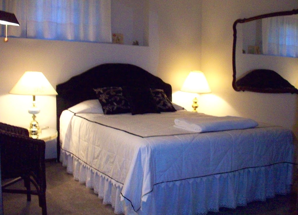 Morning Glory Bed & Breakfast | 2093 Tomat Ave, Kelowna, BC V1Z 3A1, Canada | Phone: (778) 755-2221