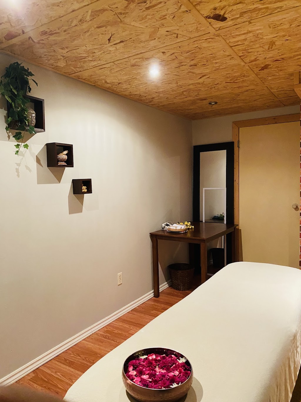 Lets RelaXx | 700 Harmony Rd N #103, Oshawa, ON L1K 1S2, Canada | Phone: (647) 979-6941