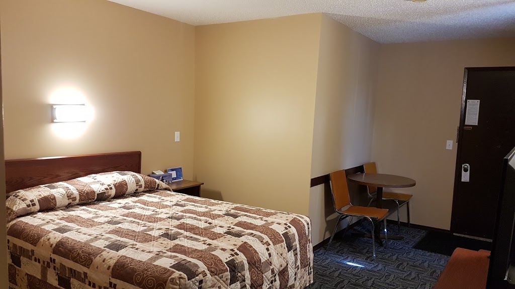 Golden West Motor Inn | 912 OSLER, Carstairs, AB T0M 0N0, Canada | Phone: (403) 337-3333