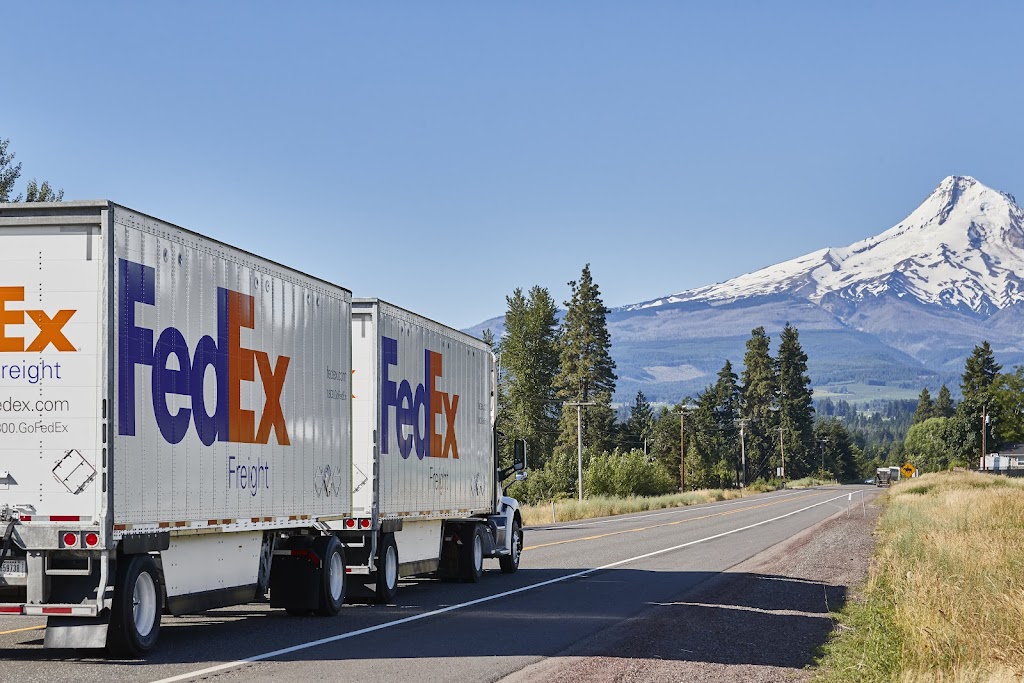 FedEx Freight (Not Open to Public) | 689 Edinburgh Dr, Moncton, NB E1E 2L4, Canada | Phone: (800) 463-3339