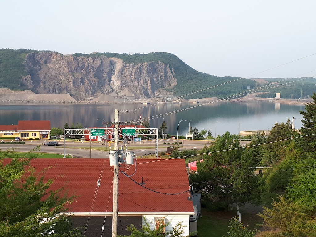 Cape Breton Causeway Inn | 21 Old Victoria Rd, Port Hastings, NS B9A 1L2, Canada | Phone: (902) 625-0460