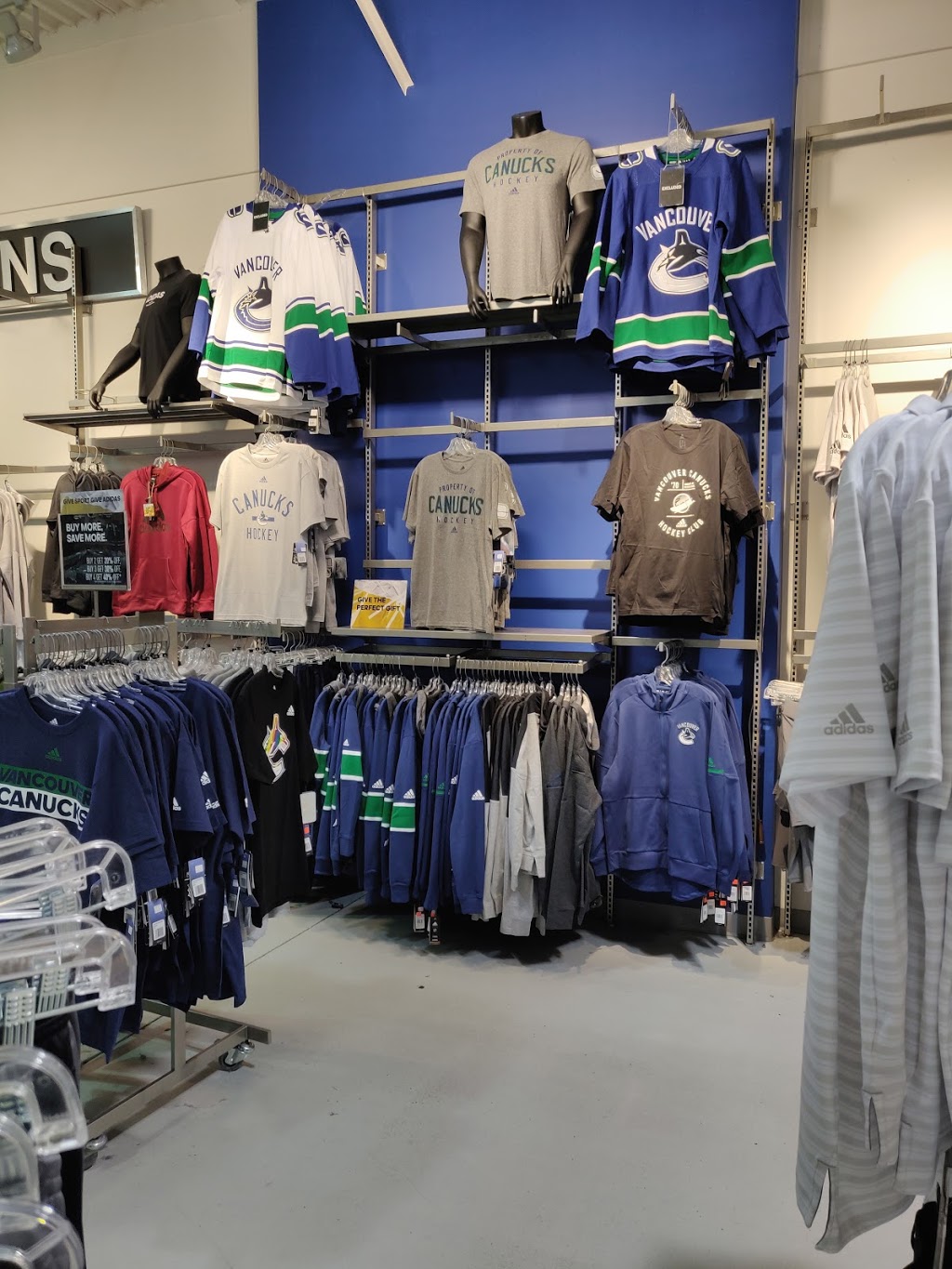 adidas Outlet Store - Langley, 20202 66 