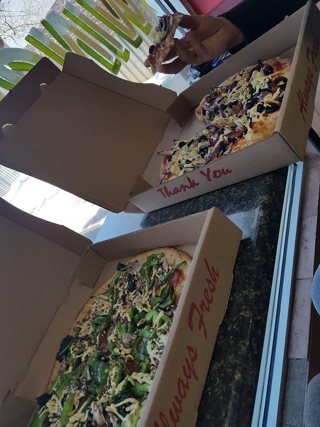 Pizza La Villa | 115 Downey Rd, Guelph, ON N1C 1A2, Canada | Phone: (519) 823-2121