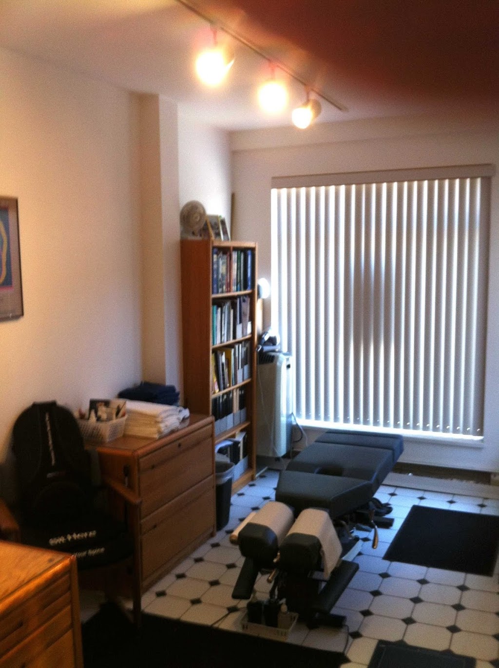 Delbrook Chiropractic | 3721 Delbrook Ave, North Vancouver, BC V7N 3Z4, Canada | Phone: (604) 987-7100
