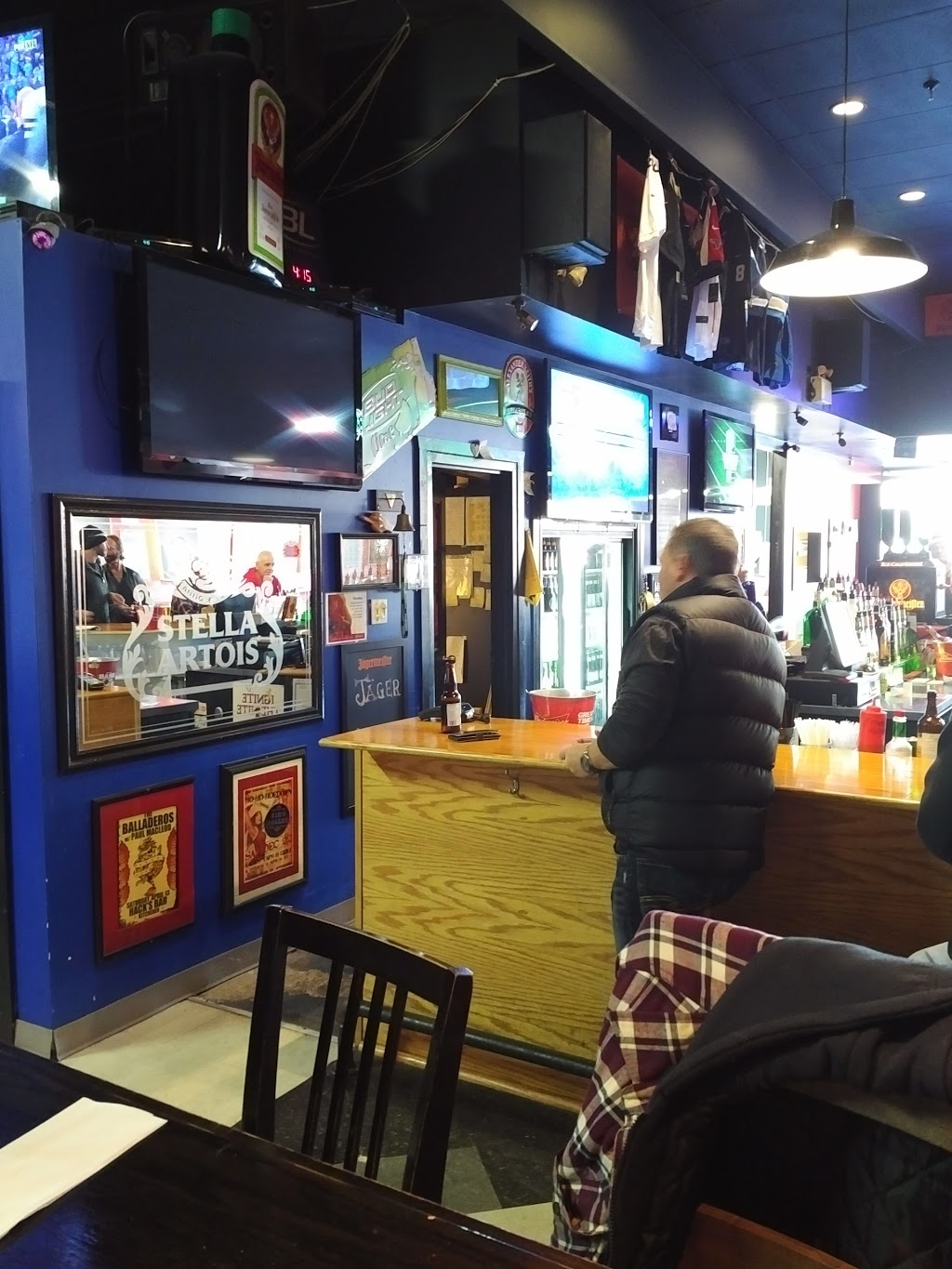 Hacks Taps & Grill | 101 Hazelglen Dr #1, Kitchener, ON N2M 5A2, Canada | Phone: (519) 744-2839