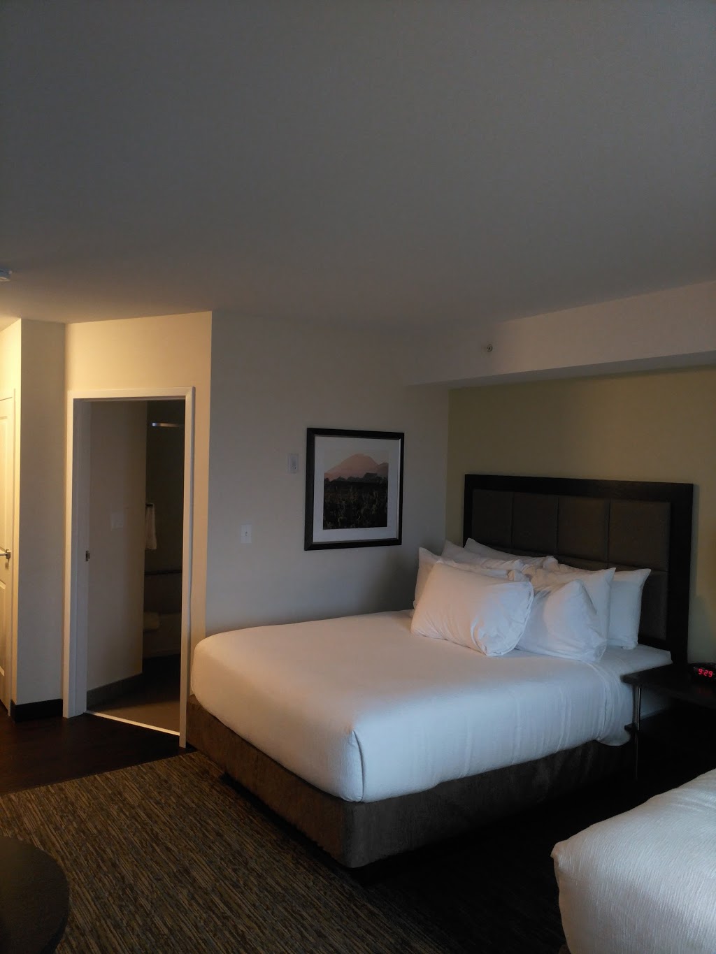 Park Inn by Radisson, Calgary Airport North, AB | 27 Freeport Cres NE, Calgary, AB T3J 0T4, Canada | Phone: (403) 455-3774