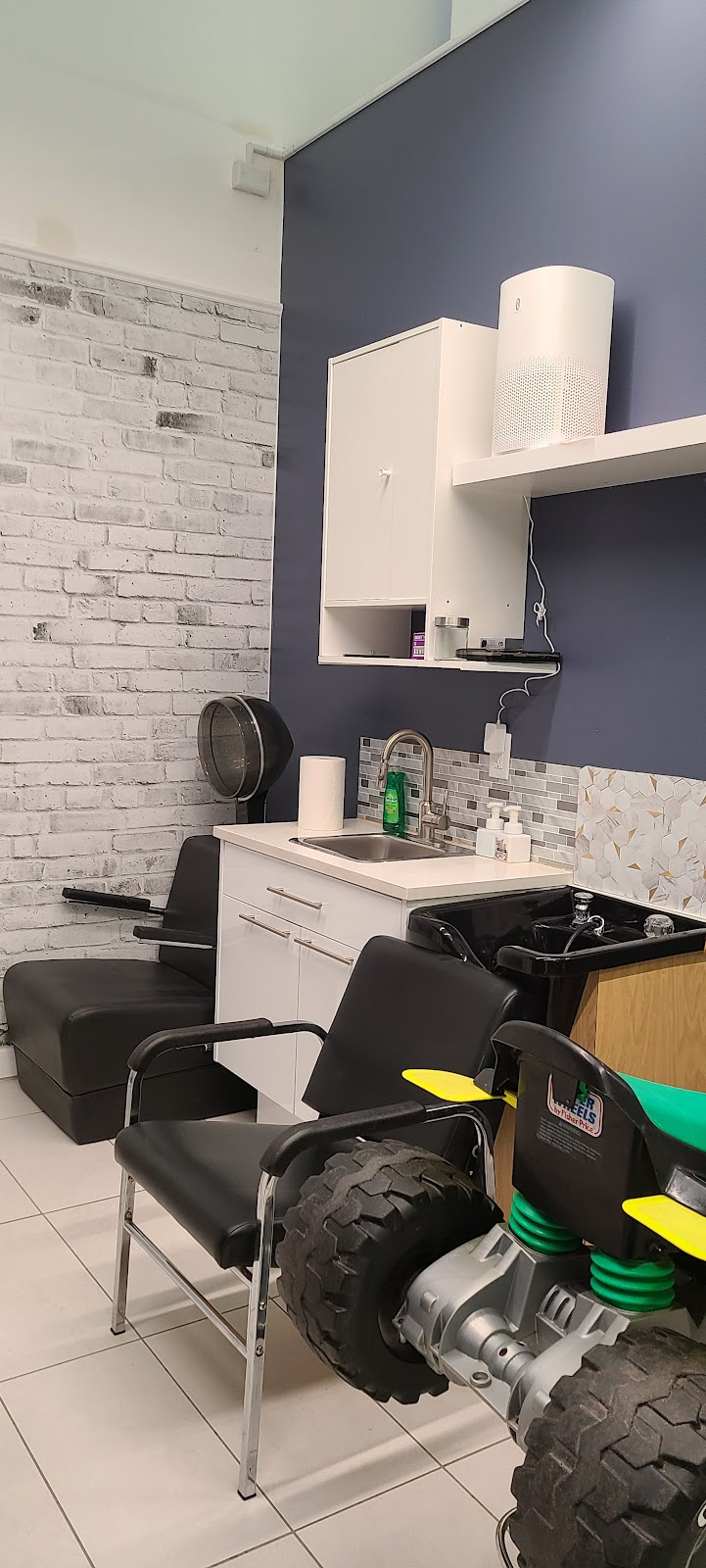 Kariatabeauty and hair extensions salon | rockyview County, 260300 Writing Creek Cres J1, rockyview County, AB T4A 0X8, Canada | Phone: (403) 474-5141