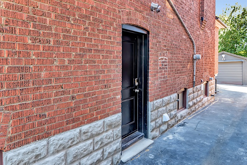 Luxury on Lauder | 386 Lauder Ave Unit B, York, ON M6E 3H8, Canada | Phone: (416) 670-3352