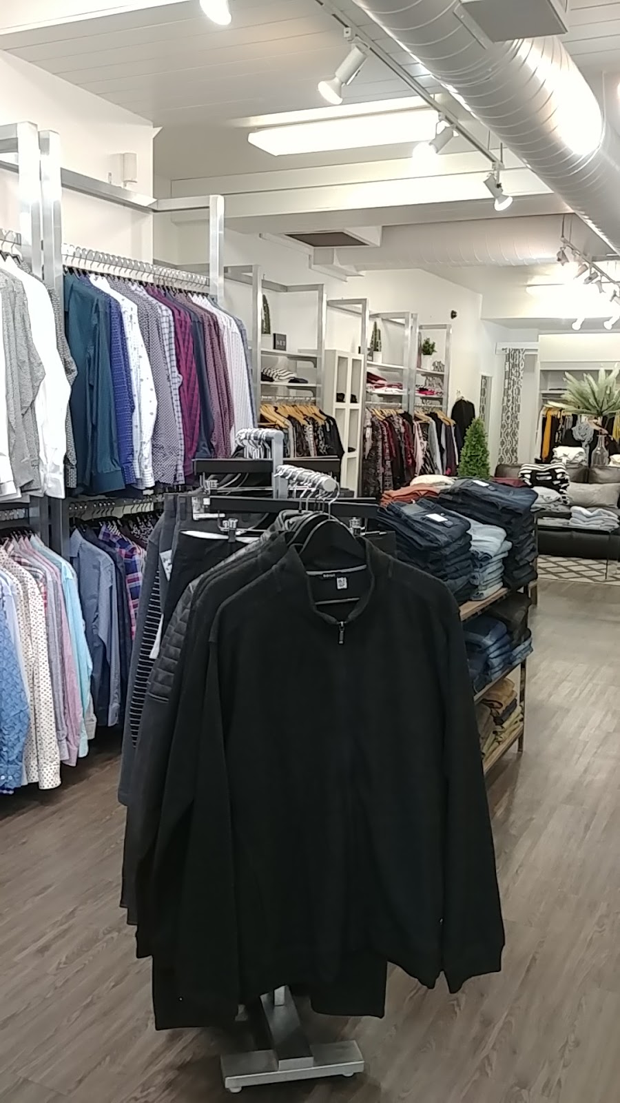 Ashfields Fine Clothes | 1425 King St N, St. Jacobs, ON N0B 2N0, Canada | Phone: (519) 664-1231