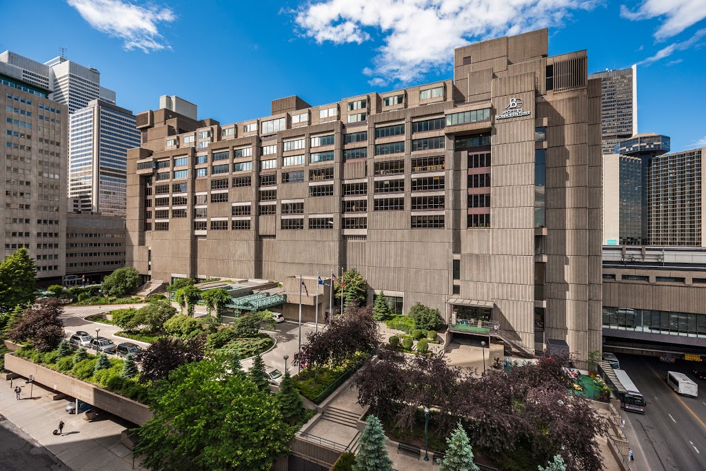 Hotel Bonaventure Montréal | 900 Rue De La Gauchetière O, Montréal, QC H5A 1E4, Canada | Phone: (514) 878-2332