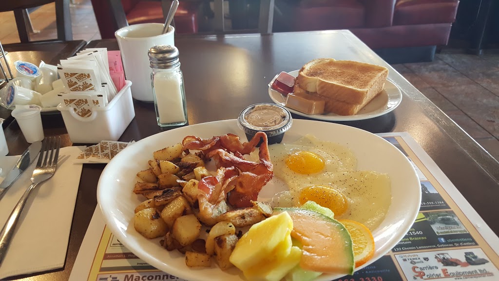 Patio Vidal | 470 Boulevard Gréber, Gatineau, QC J8T 6C7, Canada | Phone: (819) 243-2003