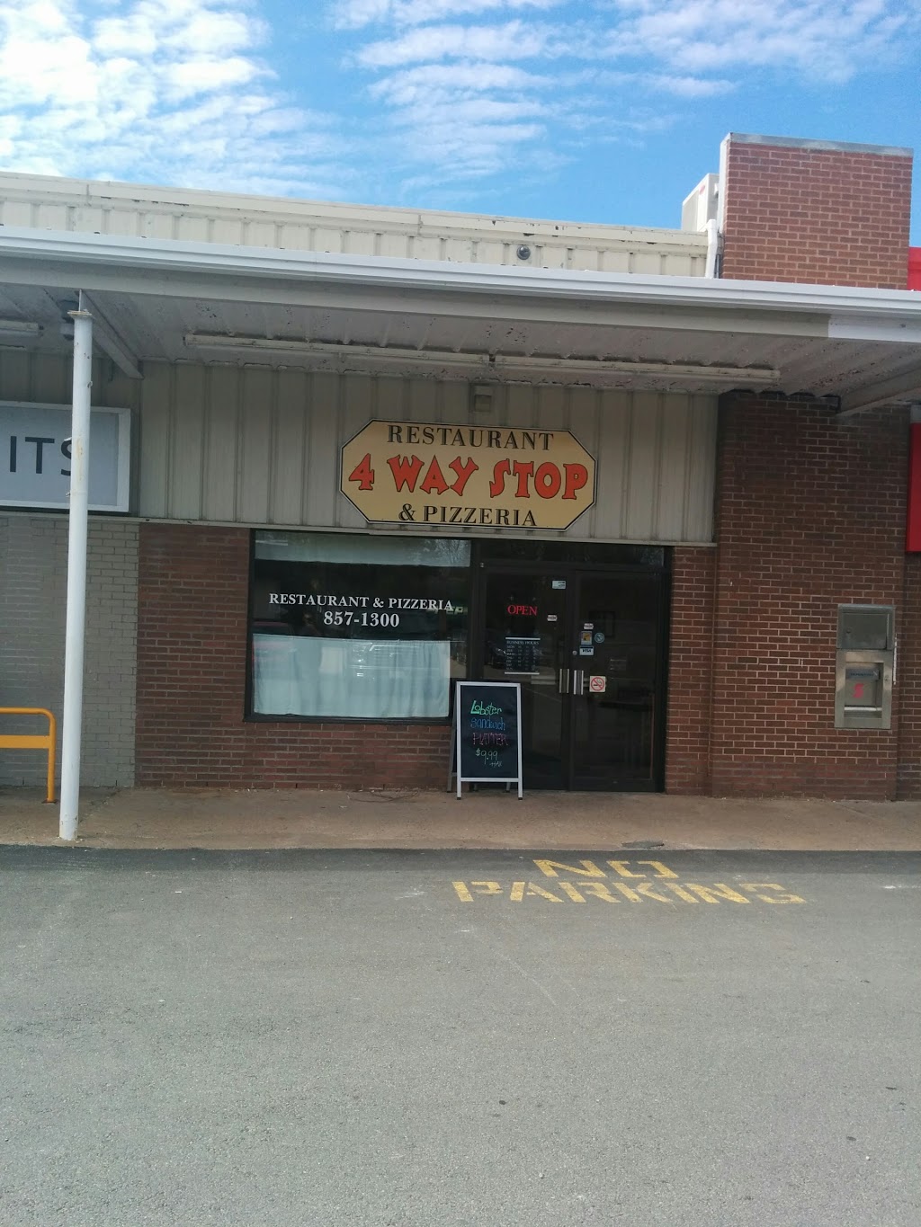 4 Way Stop Restaurant & Pizzeria | 100 Nova Scotia Trunk 3, Hubbards, NS B0J 1T0, Canada | Phone: (902) 857-1300