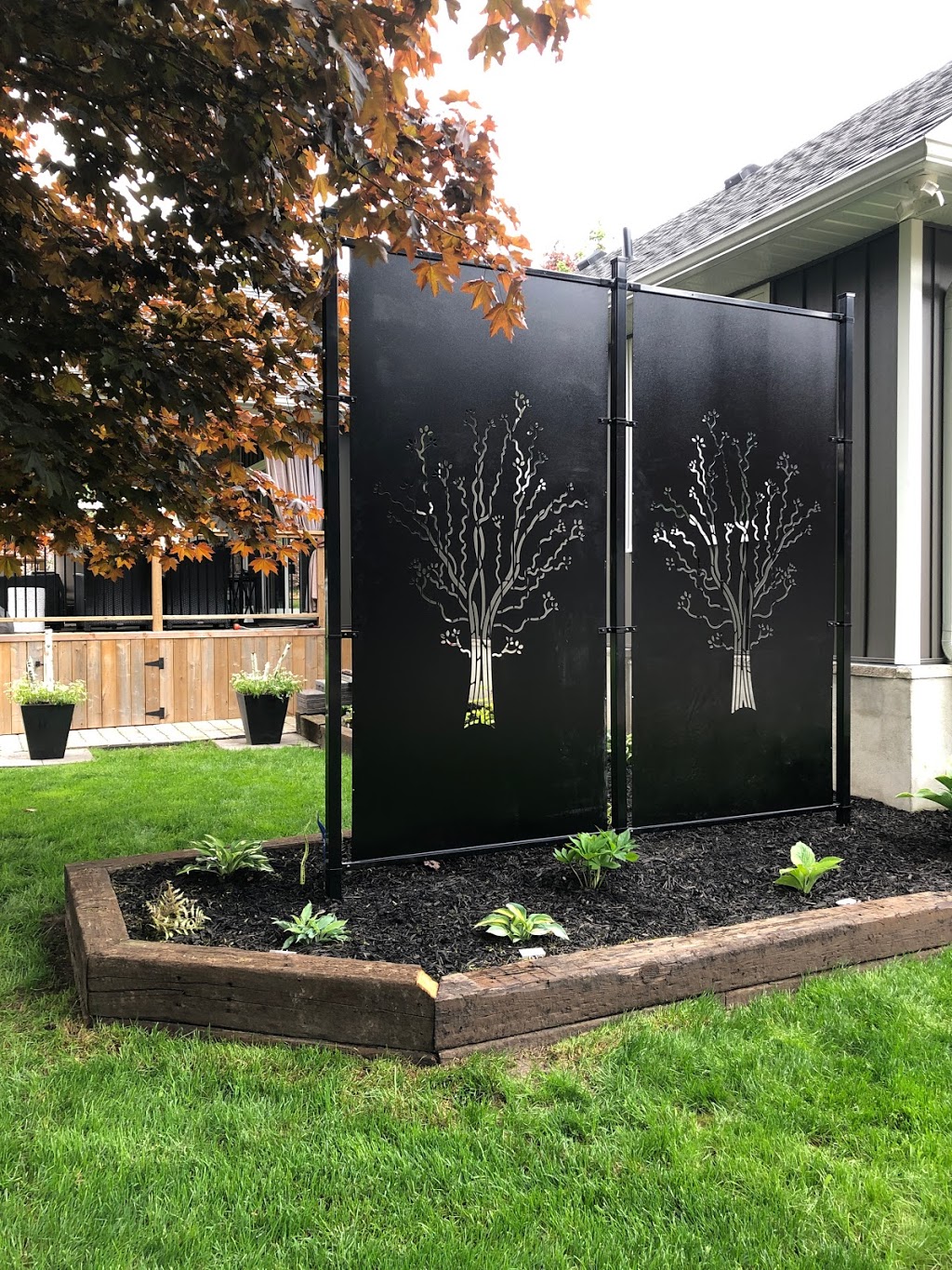 New Trend Fencing | 37 Lancaster St W, Kitchener, ON N2H 4T1, Canada | Phone: (519) 745-1300