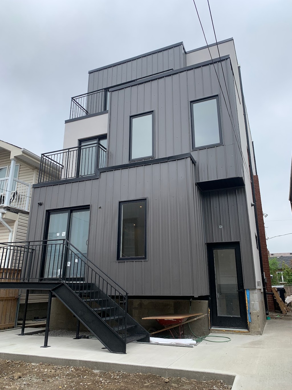 Ontario Siding & Gutter Contractors | Toronto | 39 Annie Craig Dr Suite 703, Toronto, ON M8V 0H1, Canada | Phone: (416) 640-3250
