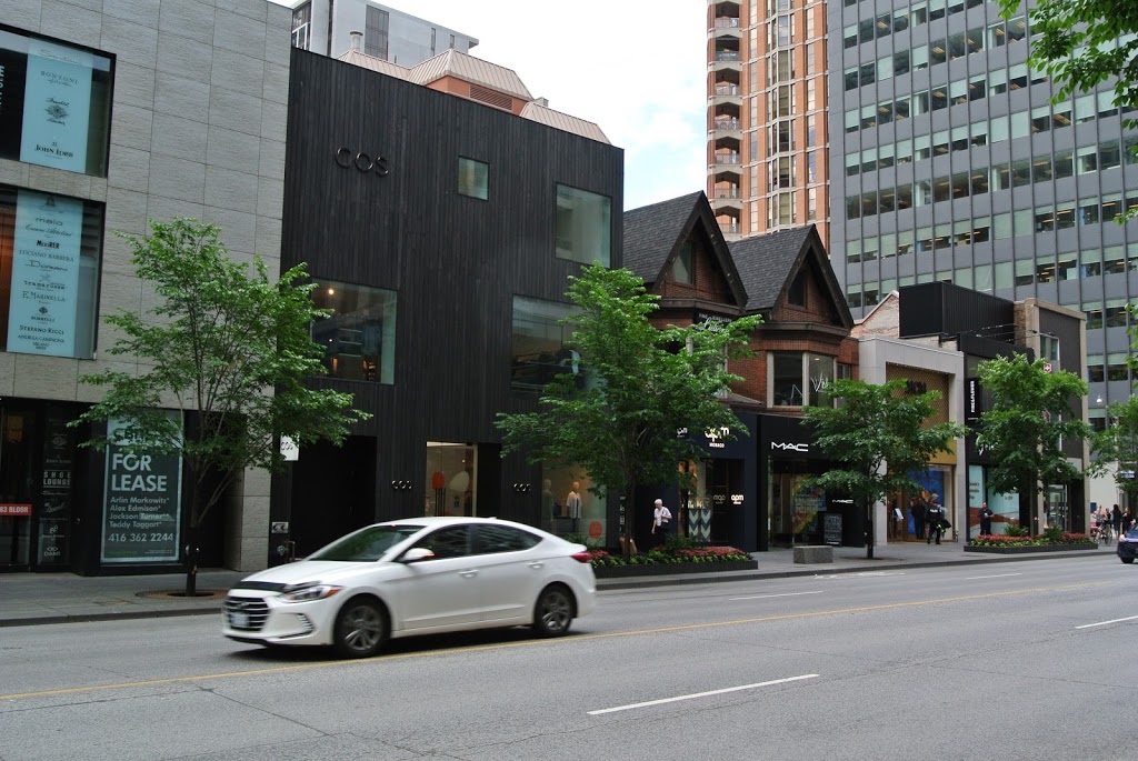 COS | 85 Bloor St W, Toronto, ON M5S 1M1, Canada | Phone: (416) 925-7033