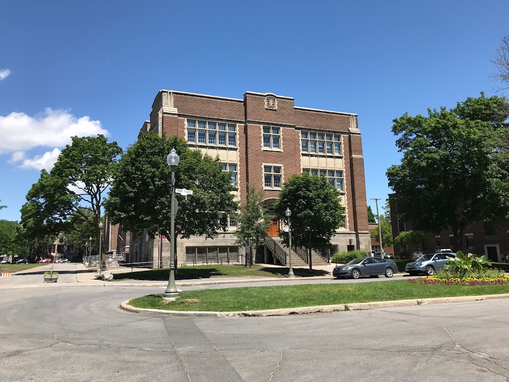 Westmount Park Elementary School | 15 Pl. Park, Westmount, QC H3Z 2K4, Canada | Phone: (514) 935-4388