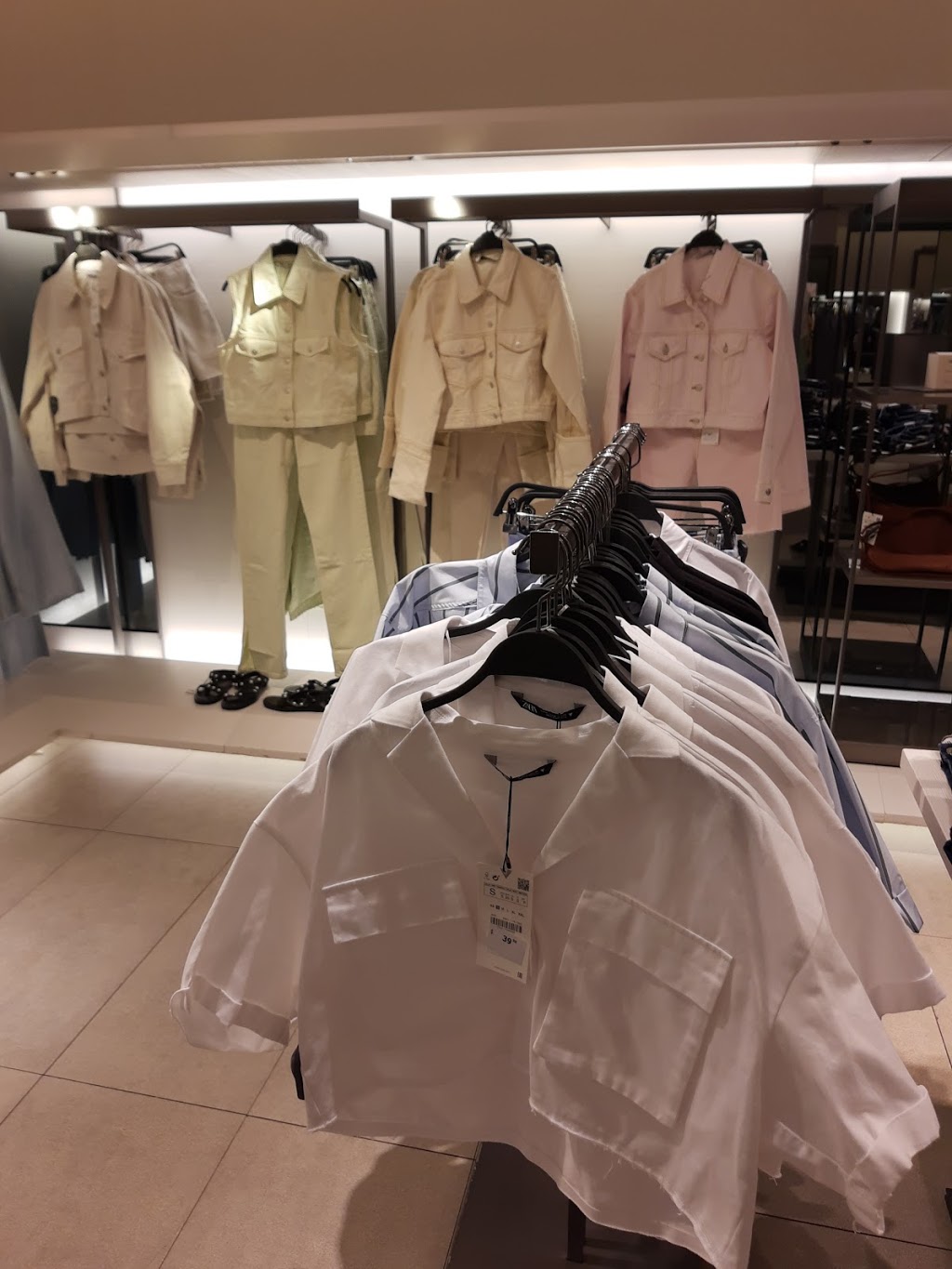 Zara | Yonge St #17600, Newmarket, ON L3Y 4Z1, Canada | Phone: (905) 954-1280