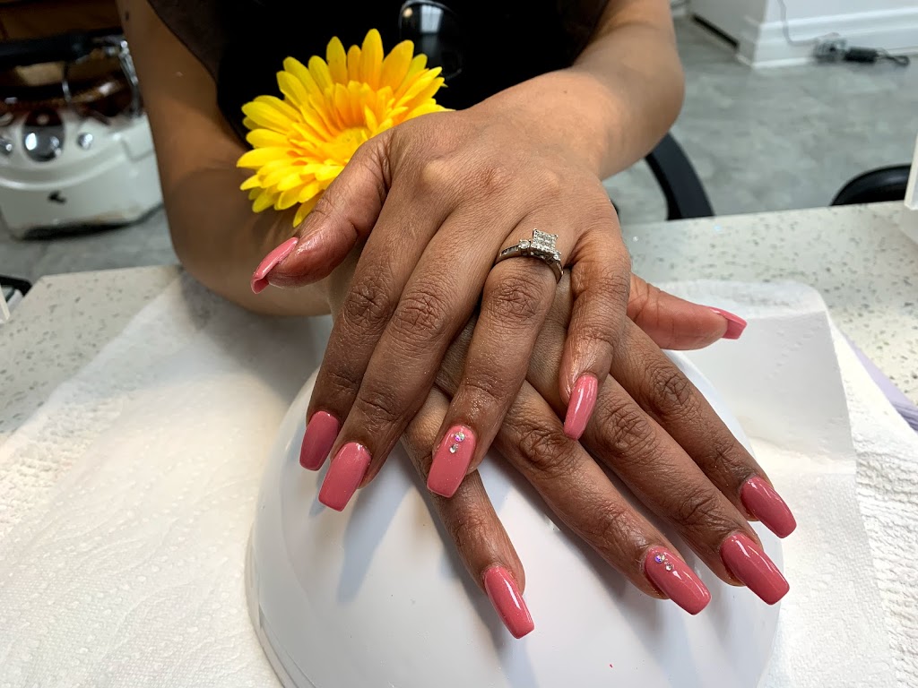 Lala Rainbow Nail Spa | 954 Danforth Ave, Toronto, ON M4J 1L9, Canada | Phone: (416) 850-1077