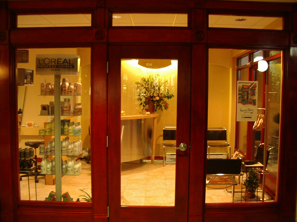 Salon Modello | 2590 Cadboro Bay Rd, Victoria, BC V8R 5J2, Canada | Phone: (250) 598-4247