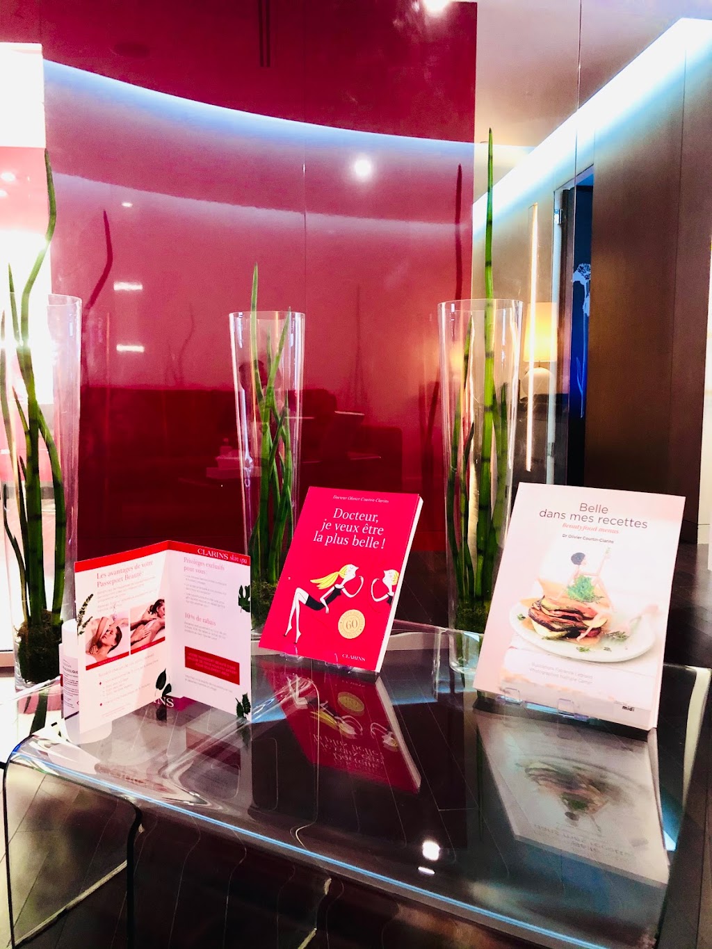Clarins Skin Spa‎ | 805 A. Chomedey, Laval, QC H7W 5N4, Canada | Phone: (450) 688-2178