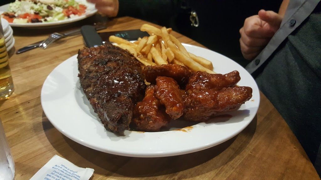 Chucks Roadhouse Bar & Grill | 657 Niagara St, Welland, ON L3C 1E2, Canada | Phone: (905) 732-1298
