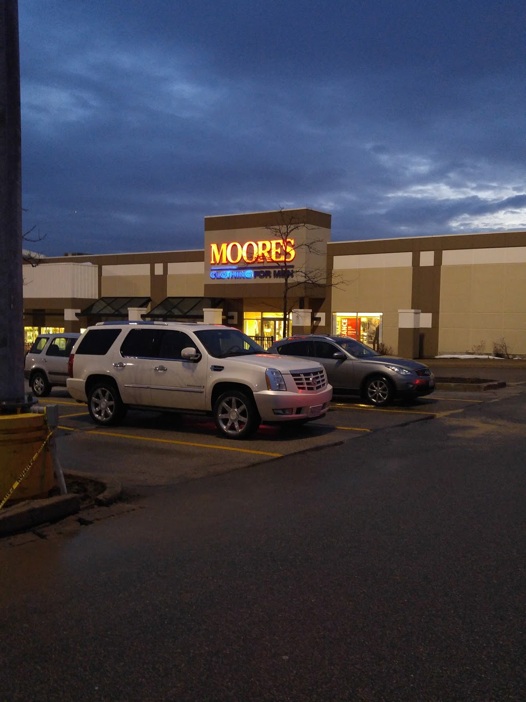 Moores Clothing for Men | 3155 Hwy 7 Suite #5, Markham, ON L3R 0T9, Canada | Phone: (905) 470-2515