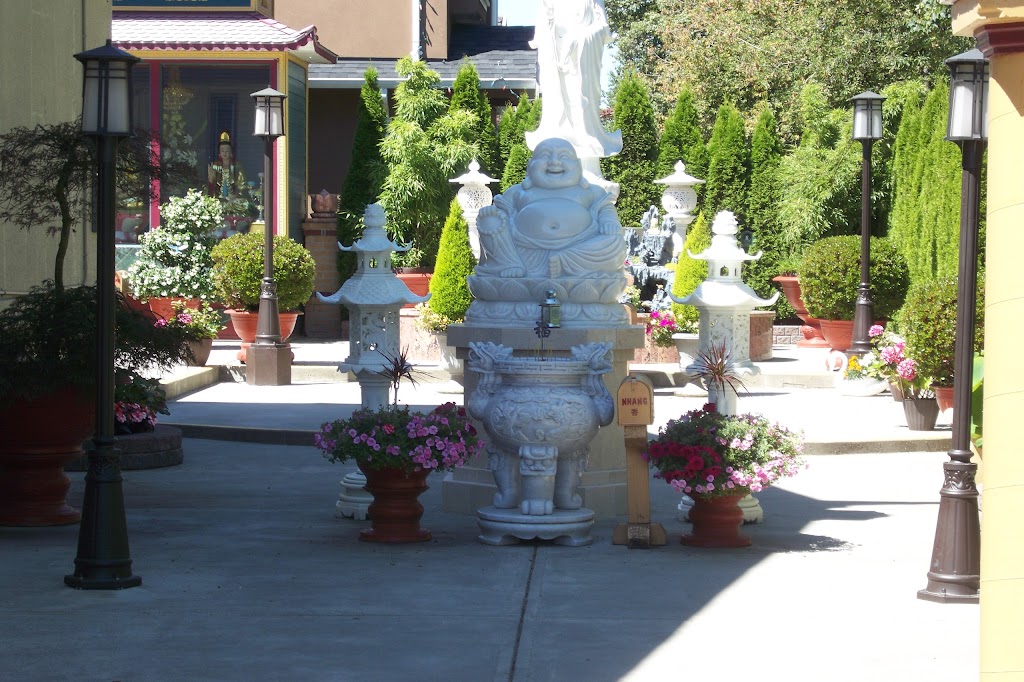 Bao Lam Temple | 6025 St George St, Vancouver, BC V5W 2Y5, Canada | Phone: (604) 327-5546
