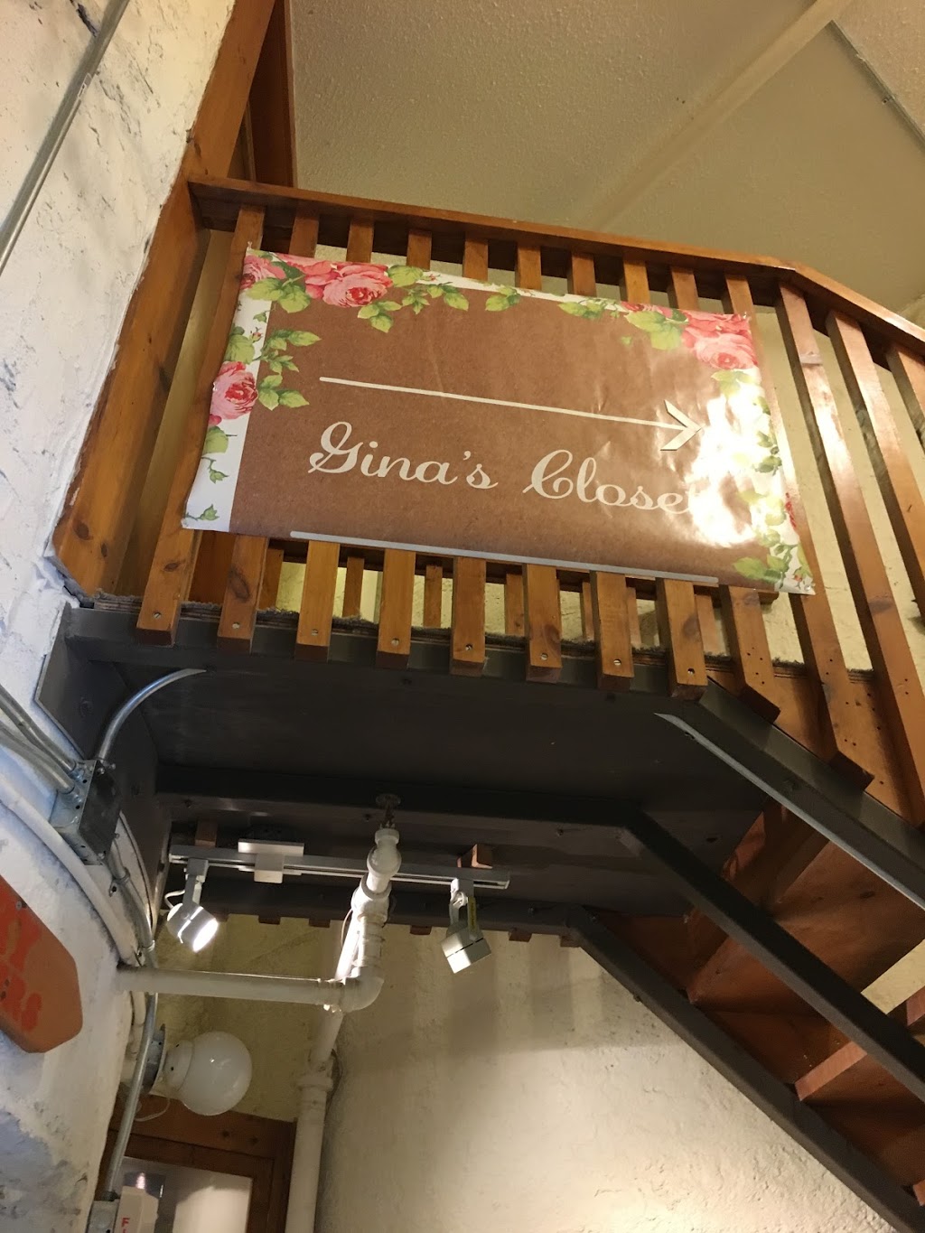 Ginas Closet | 1441 King St N, St. Jacobs, ON N0B 2N0, Canada | Phone: (519) 240-0860