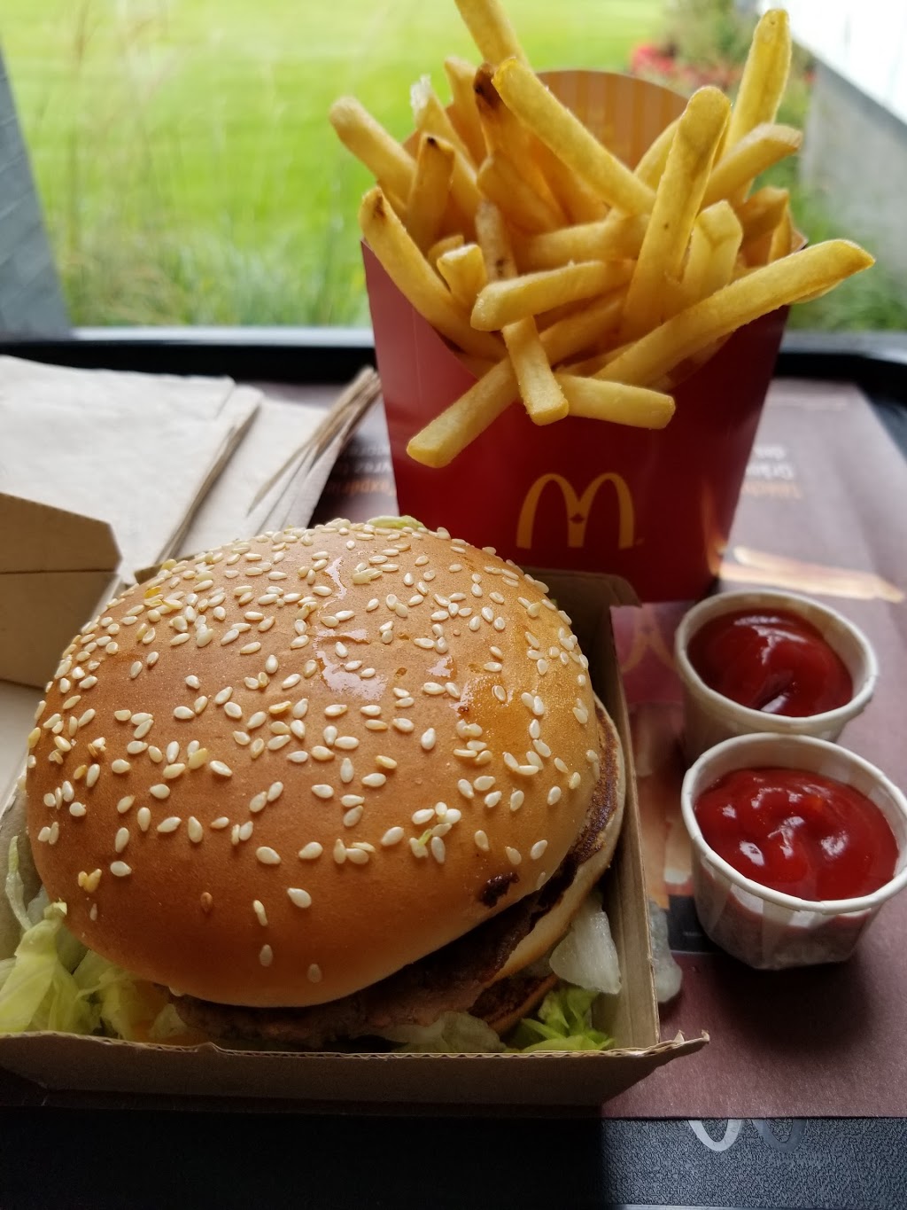 McDonalds | 3882 Boulevard Saint-Charles, Pierrefonds, QC H9H 3C6, Canada | Phone: (514) 620-4321