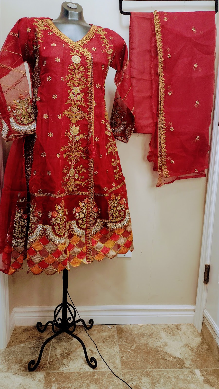 Liyanas Fashion Collection | 445 Ontario St S Unit 67, Milton, ON L9T 9K4, Canada | Phone: (416) 907-9934