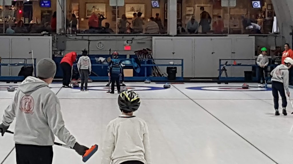 Pointe-Claire Curling Club | 250 Av. Lanthier, Pointe-Claire, QC H9S 4R1, Canada | Phone: (514) 695-4324