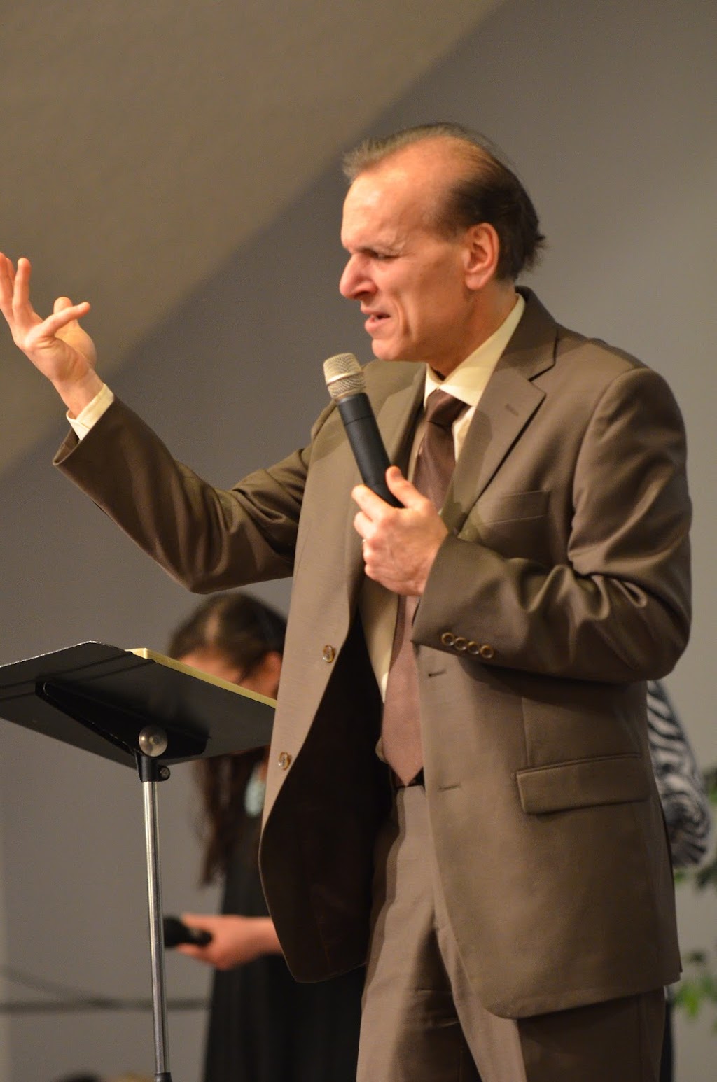 Logos Christian Family Church | 3535 Dixie Rd, Mississauga, ON L4Y 2B3, Canada | Phone: (905) 624-9261