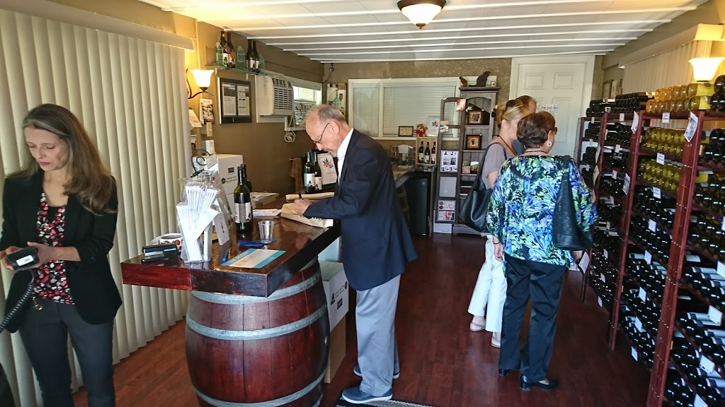 Castoro de Oro Estate Winery | 4004 BC-97, Oliver, BC V0H 1T1, Canada | Phone: (250) 495-4991