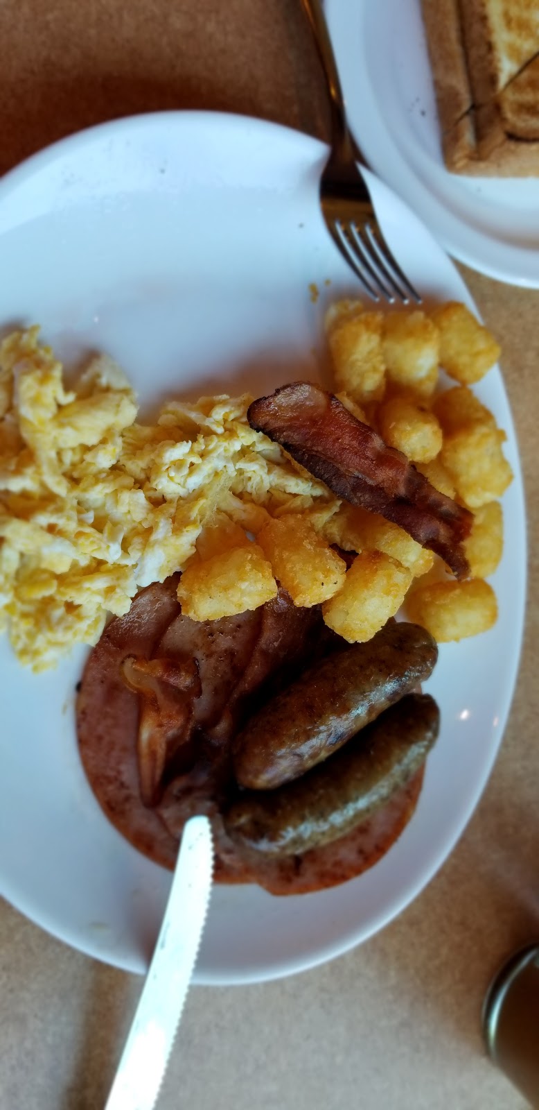 Humptys Restaurants | 503 AB-1, Strathmore, AB T1P 1C1, Canada | Phone: (403) 901-1155