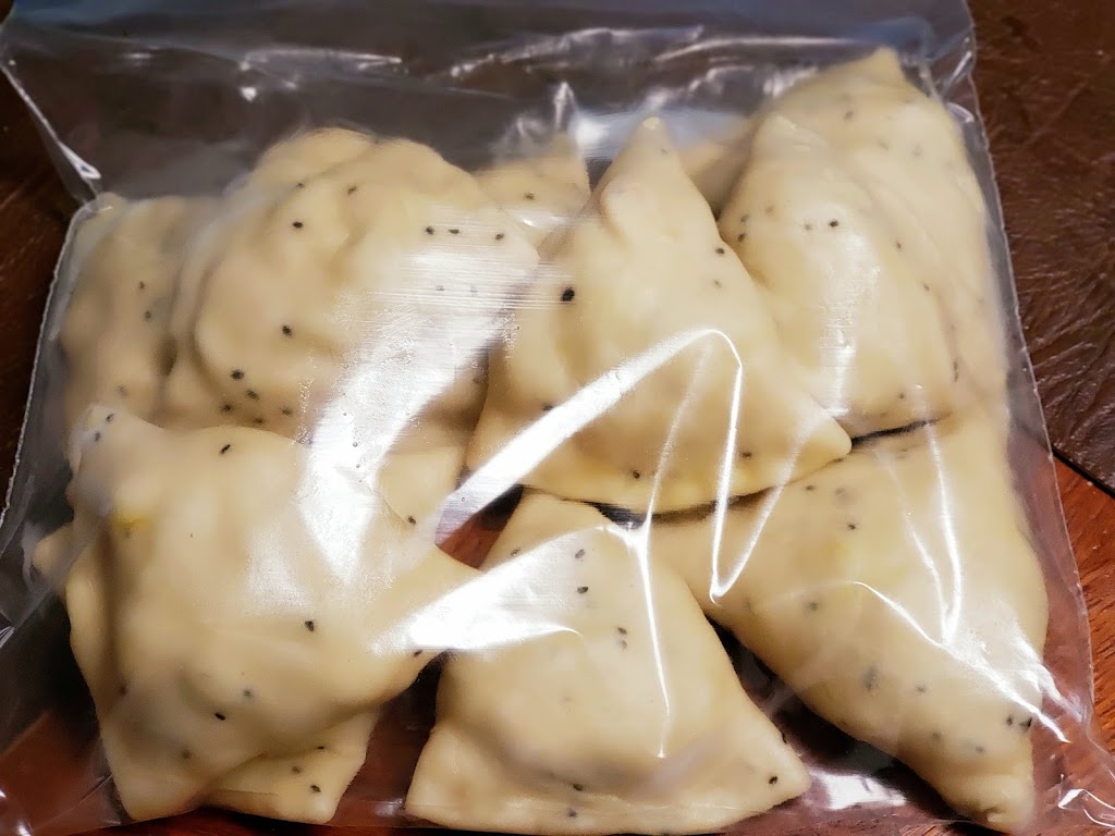 Homemade Puri and Samosa | 245 Rutland St, Winnipeg, MB R3J 1X6, Canada | Phone: (204) 808-4976