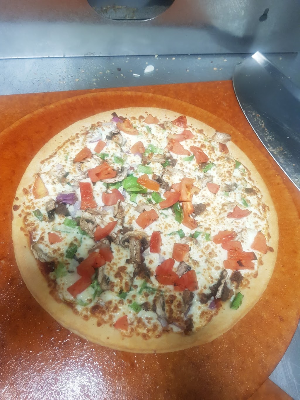 Pizza Hut | 973 Lakeshore Dr SW, Salmon Arm, BC V1E 1E4, Canada | Phone: (778) 489-5422