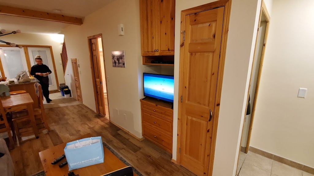 Mountain View Getaway | 1200 Harvie Heights Rd, Harvie Heights, AB T1W 2W2, Canada | Phone: (780) 695-1780