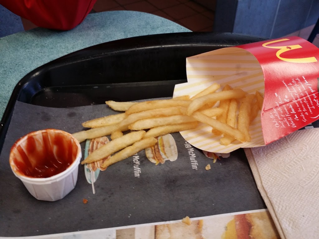 McDonalds | 2290 Lakeshore Rd W, Oakville, ON L6L 1H3, Canada | Phone: (905) 469-0175