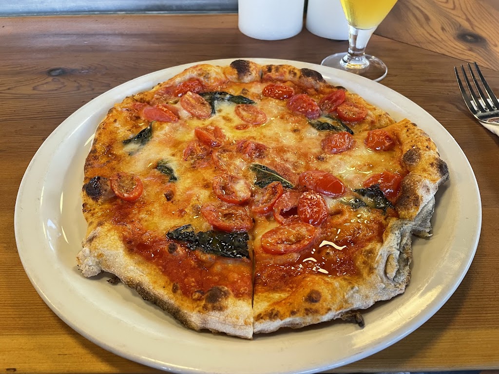 900 BiSTRO | 2360 Beacon Ave #103, Sidney, BC V8L 1X3, Canada | Phone: (778) 426-7059