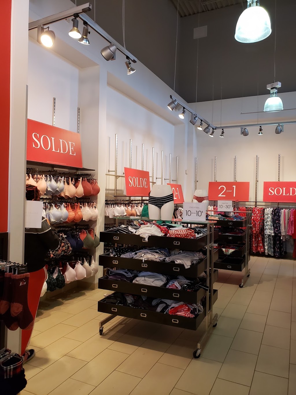 La Vie en Rose Tanger Outlets Bromont | 105B Boul. du Carrefour, Bromont, QC J2L 3L1, Canada | Phone: (450) 534-0551