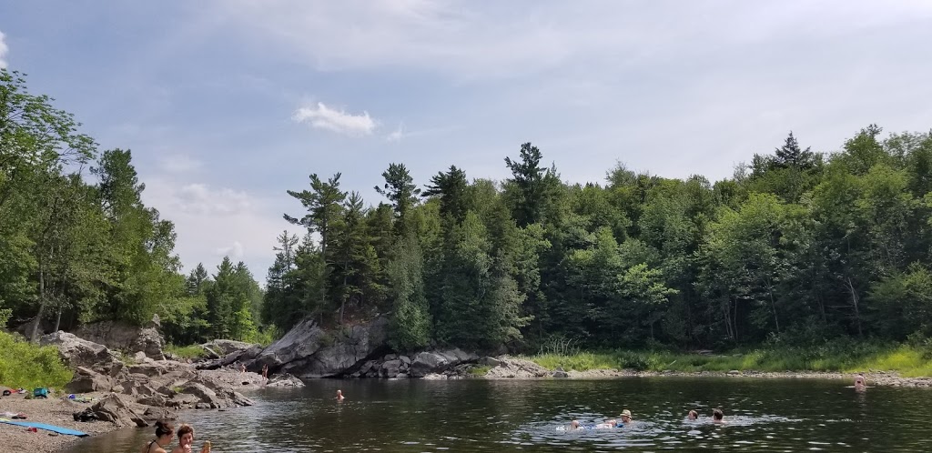 Les Sentiers de la Chute du Rocher Blanc | 167-175 Route du Pouvoir, Saint-Raphaël, QC G0R 4C0, Canada | Phone: (418) 243-2853