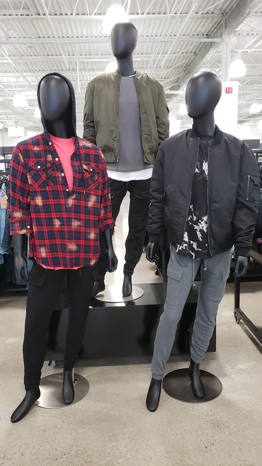 Saks OFF 5TH | CF MARKVILLE, 5000, Hwy 7 UNIT 3001, Markham, ON L3R 4M9, Canada | Phone: (905) 940-1198
