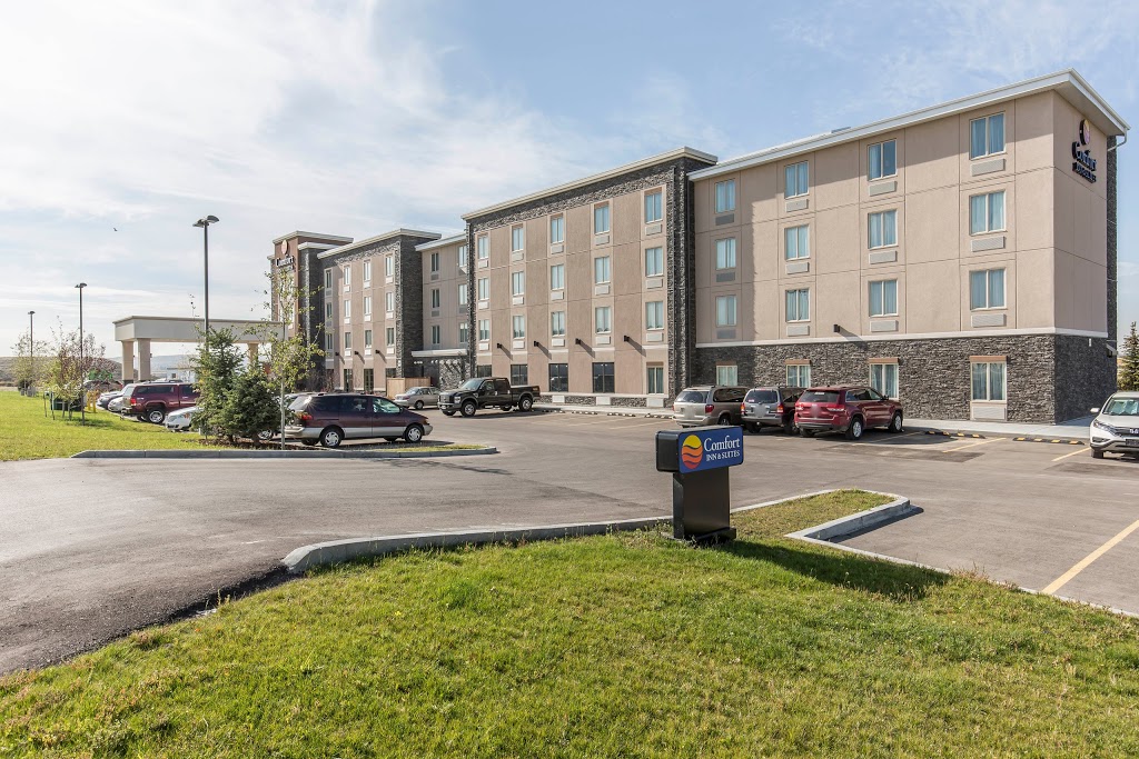 Comfort Inn & Suites Calgary Airport North | 147 Freeport Cres NE, Calgary, AB T3J 0T3, Canada | Phone: (587) 349-7289